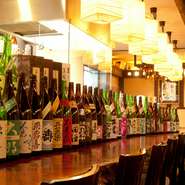 日本酒を愛する店主が厳選した日本酒は、常時50種類以上