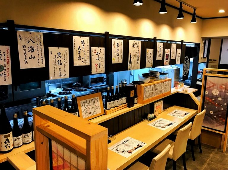 和のテイストで統一された店内は、ゆったりと過ごせる憩いの空間