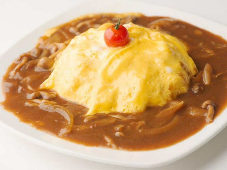 とくに女性人気の高いドレスドオムライス。周りのハッシュドソースの味も抜群の『ハッシュドオムライス』