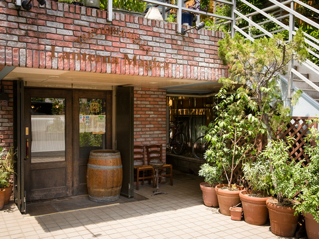 静かな住宅街という立地。帰路は幸せの余韻を噛みしめる時間に