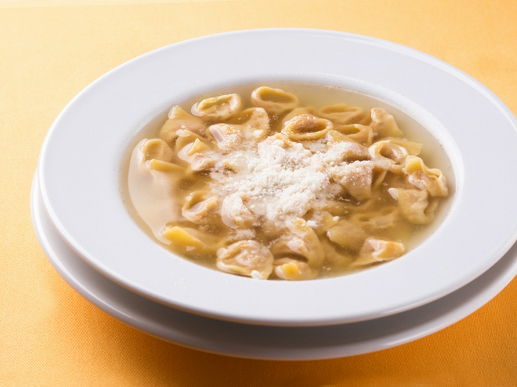 出汁とともに味わえば滋味深き旨みが広がる『ボローニャ風 トルテッリーニ イン ブロード』