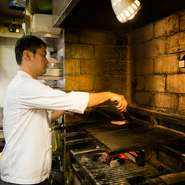 お客さまには食べたいものを食べていただきたい。「ボンゴレのビアンコをロッソにして」「パスタを少し硬めに茹でて」など、イタリア料理の枠から外れなければ、リクエストにお応えいたします。