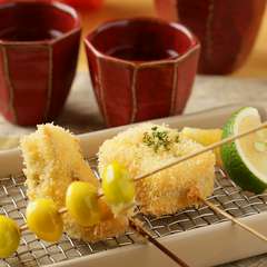 名物の『串揚げ』のなかでも一番人気。「子持ち昆布」が旨い！