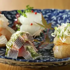 日本酒との二重奏が心地良い『お造りの盛合せ』