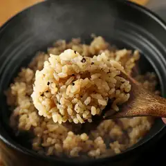 日本酒を一層引き立てる上品な風味の『黒トリュフの土鍋ごはん』