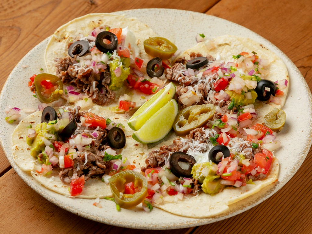 ワンオーダーで4つのミニタコス。シェアスタイルにも好評『Tacos Plate～ミニタコス4つのセット』