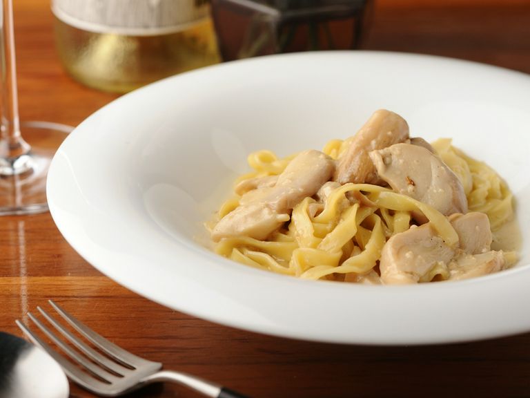 人気の自家製パスタ『イタリア産ポルチーニのクリームソース　又は　リゾット』