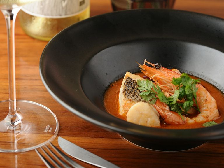 海の幸のスペシャリテ『魚介たっぷりカチュッコ フィオーレ風』