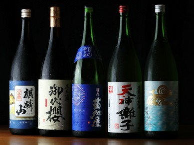 常時10種類ほど用意している日本酒を飲み比べ
