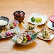ランチ一般営業は令和5年1月31日を以て終了致しました。長年のご愛顧に深く感謝申し上げます。2月1日からはご宴会のみの特別営業となります。
事前予約制で10名様以上から承ります。詳しくはお問合せ下さい。