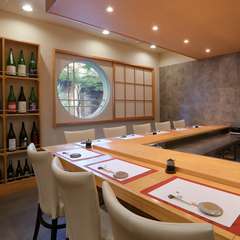 店主との会話にも心が和む、気取らずにくつろげる和モダンな店内