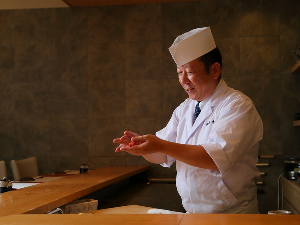 手の届きやすい価格設定と、肩肘張らない雰囲気づくりを重視