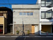 大人の隠れ家のような店構え。京町家を改装した一軒家レストラン