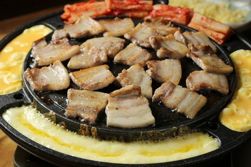 韓国料理の定番【サムギョプサル】を楽しめる90分飲み放題付きコース
女子会、宴会にご利用くださいませ。