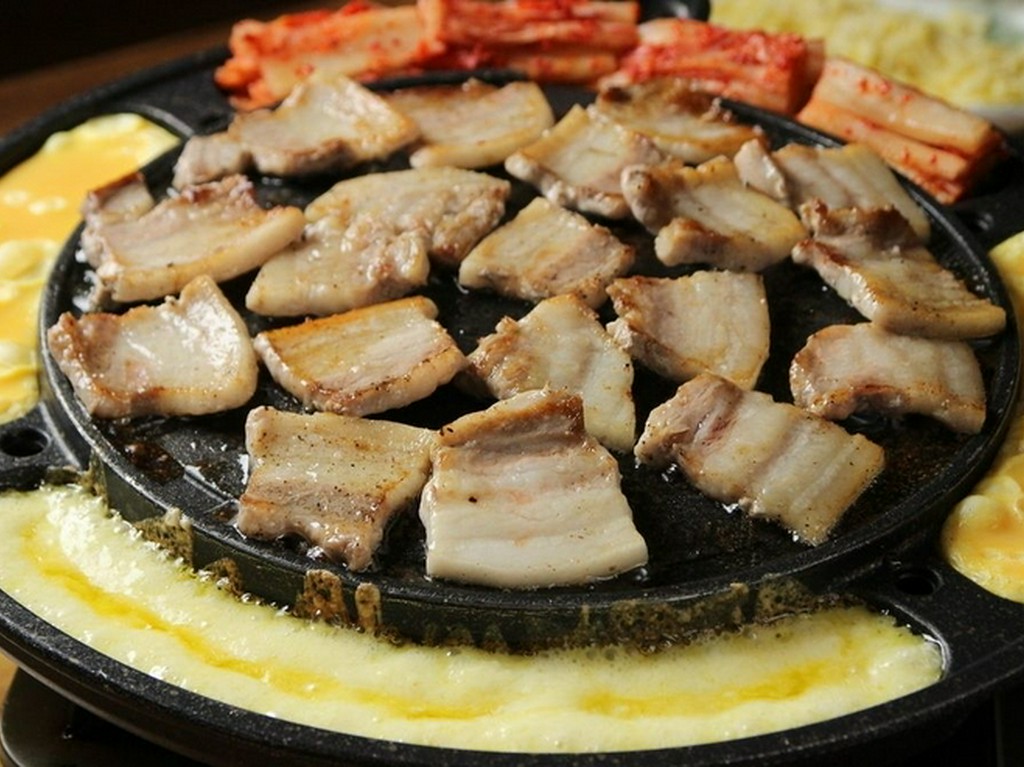 韓国料理の定番【サムギョプサル】を楽しめる90分飲み放題付きコース
女子会、宴会にご利用くださいませ。