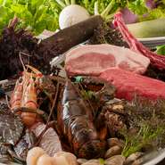 農園直送のオーガニック野菜は、畑を訪ねて生産者と交流しながら仕入れたもの。また、地元高知の海・山・川の食材から、ヨーロッパ直送の食材まで様々な厳選食材を様々なイタリア料理としてお楽しみ頂けます。