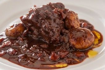 土佐あかうしほほ肉の赤ワイン煮込み