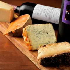 厳選された味わいがワインに相性最高な『チーズの盛合わせ』