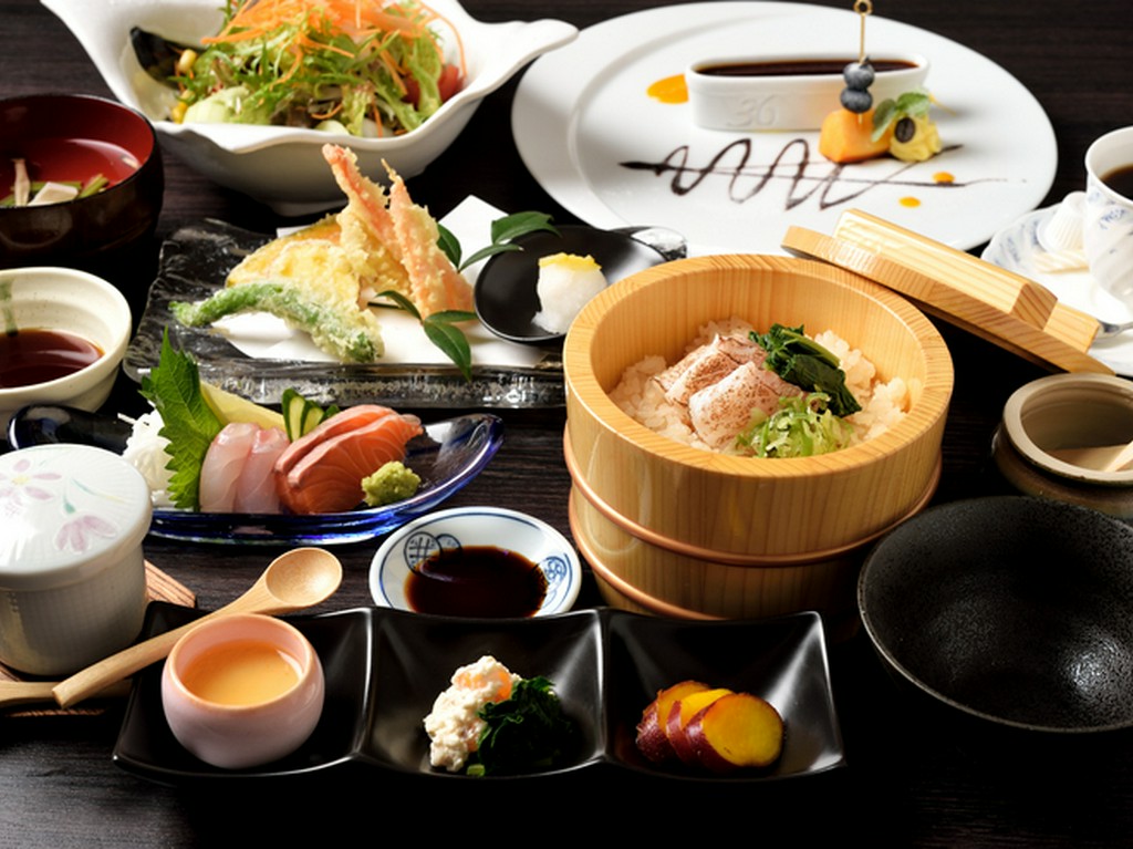 旬菜と飛騨コシヒカリの旨みを味わえる「炊き込みご飯」など9品のコース『SUI MOKUランチ』