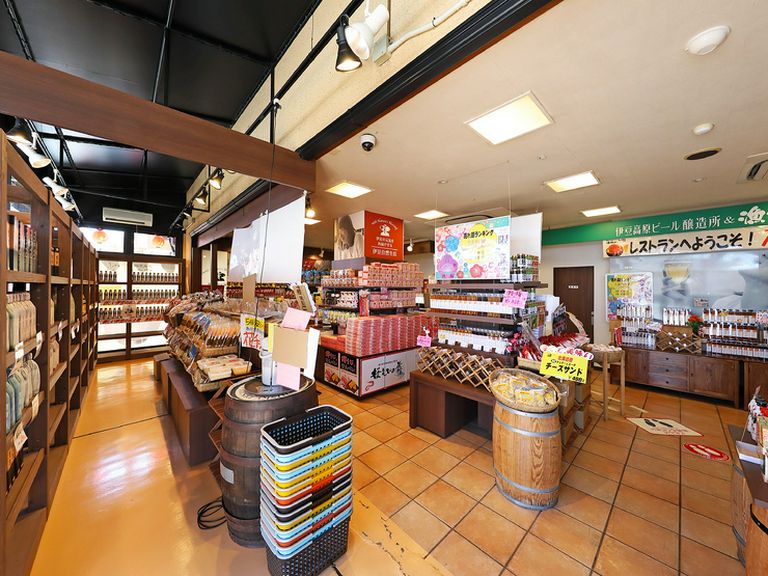 工場やお土産コーナーをたっぷり楽しむ