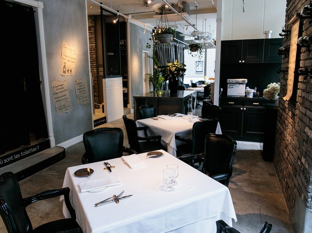 誕生日や人生の節目の良き日を、家族の笑顔とともに祝福