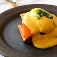 オープン当時から3度のバージョン変更を経て復活『45度で1時間焼いたサーモン「ニューヨークの朝食」』