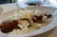 アルティザン名物のバゲットに自家製ジャムとたっぷりの発酵バターをのせた一皿です。