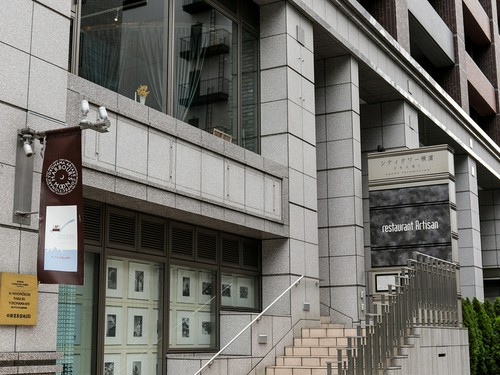 20時以降は軽い食事やデザート、ワインバーとしての利用も可能