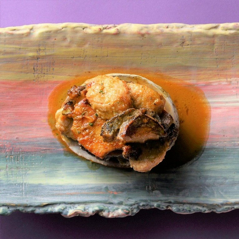 郷里の和酒を入れた『アワビのステーキとリードヴォーのソテー』