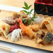 旬の魚介を使用し、一見すると南蛮漬けとはわからないほどに美しく盛り付けた料理長渾身の一皿。注文を受けてから揚げるつくりたての南蛮漬けは、あっさりとした中に素材の味わいが活かされた逸品です。