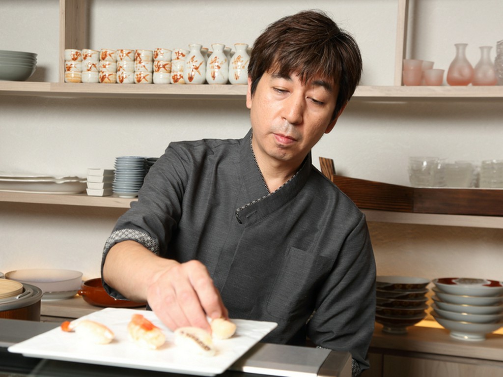 熟練の寿司職人が握る寿司を堪能