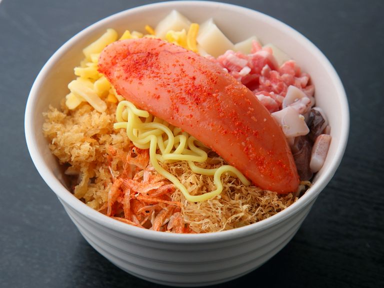 明太子好きには外せない! 丸ごと1本、北海道直送明太子の存在感たっぷりの『スペシャル明太子もんじゃ』