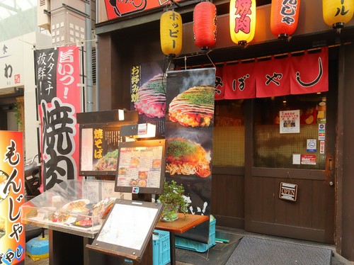 観光中も思わず立ち寄りたくなる店構え