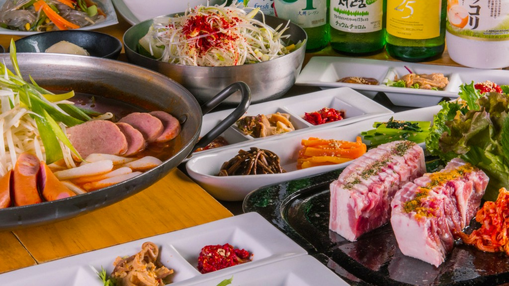 お得なコース料理は3種類。大人数でワイワイ楽しむ宴会に最適