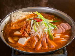 韓国から取り寄せた香辛料や調味料を使用し、本場韓国の味を再現