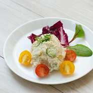 じゃがいもの美味しさバツグン。キュウリとミニトマトがアクセント