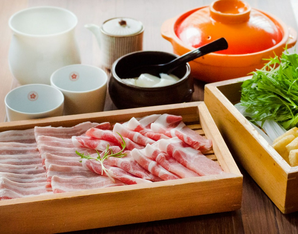 ブランド豚の旨みをさっぱりと『南州金豚のしゃぶしゃぶ　ハリ鍋（1人前）』