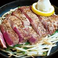 鹿児島の自然の中で育ったビタミン豊富な和製イベリコ豚の「南洲金豚」。おすすめの一品です。
【御膳】
100ｇ…1180円
150ｇ…1280円
200ｇ…1580円
【単品】
100ｇ…1000円
150ｇ…1100円
200ｇ…1400円