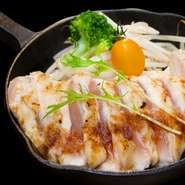 福岡朝倉育の古処鶏は餌に農薬を使用しないトウモロコシが主原料で育てたあんしん安全の赤鶏です。
【御膳】
150ｇ…980円
150ｇ…1180円
200ｇ…1480円
【単品】
100ｇ…800円
150ｇ…1000円
200ｇ…1300円