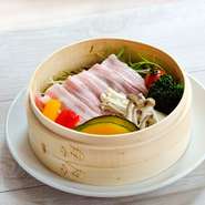 鹿児島県茶美豚と季節野菜が美味。

