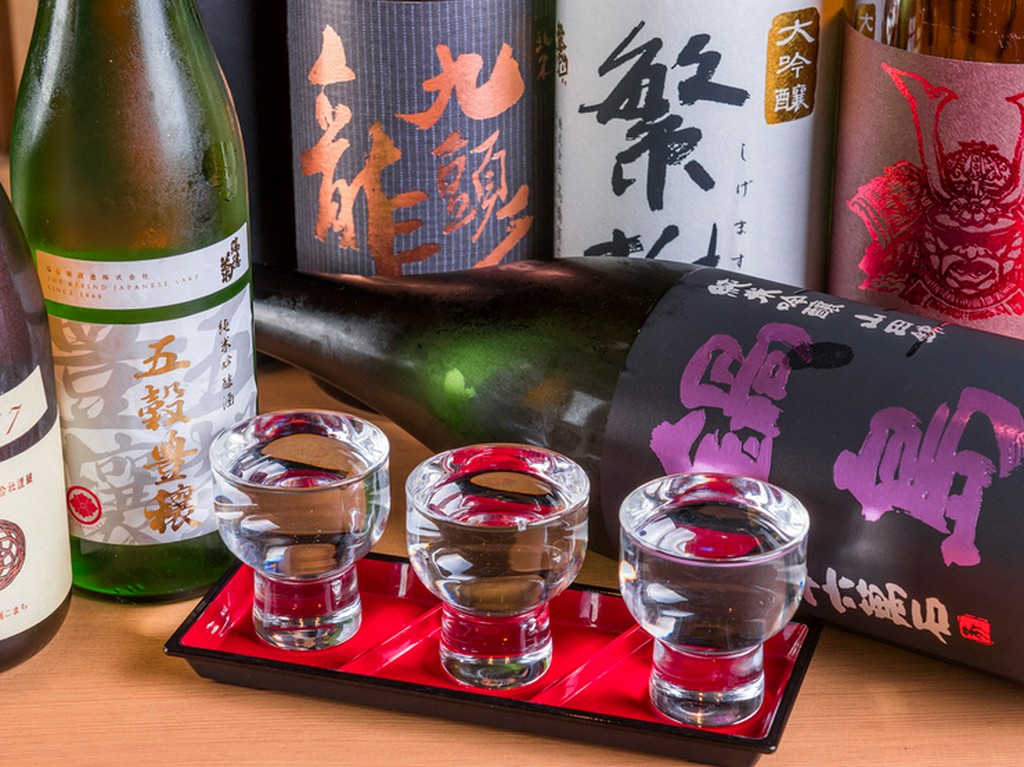 常時40種類以上の銘酒がラインナップされる地酒・日本酒