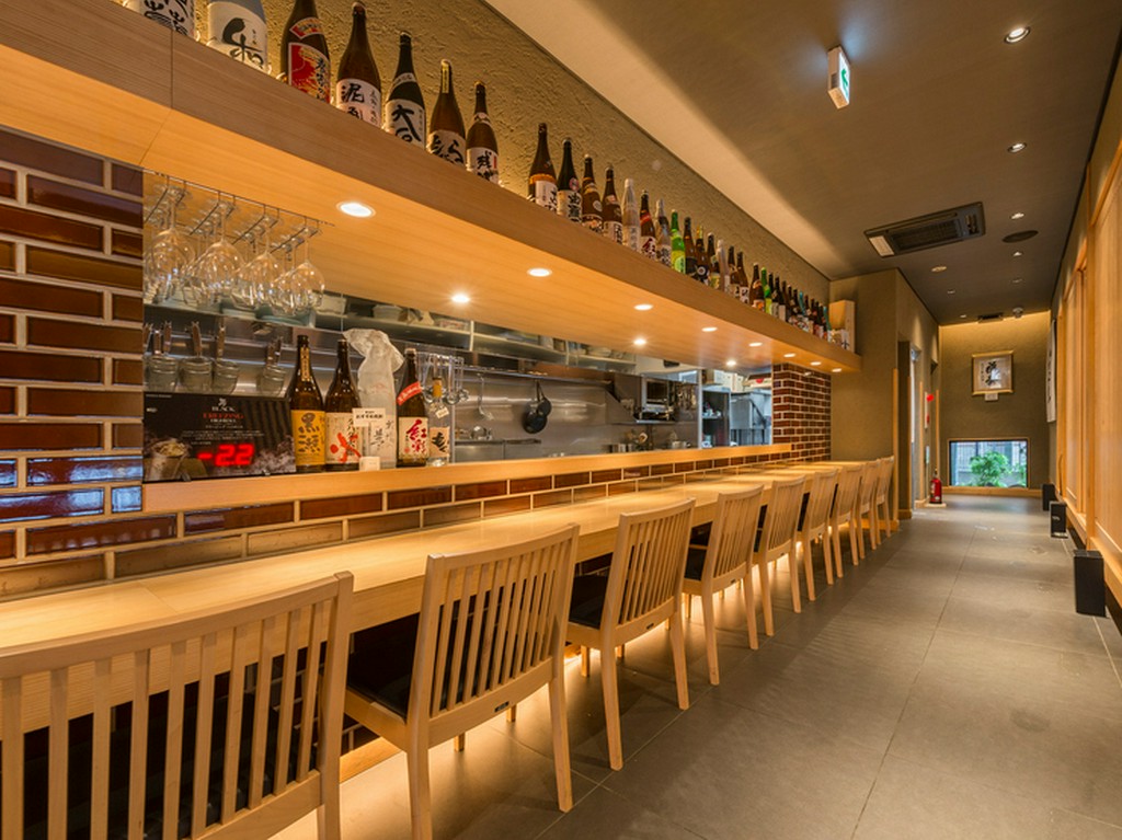 高まる臨場感とともに珠玉の一皿が散りばめられたコースに舌鼓