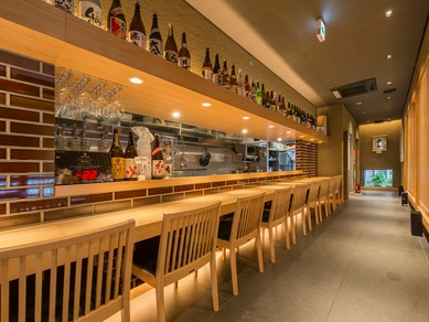 高まる臨場感とともに珠玉の一皿が散りばめられたコースに舌鼓