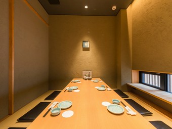 時間を忘れゆったりとくつろげる、落ち着いた個室