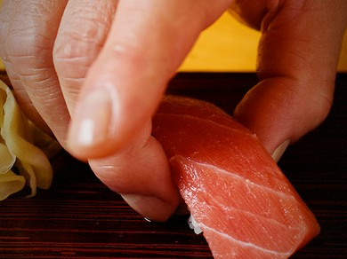 素材の旨みを引き出す大将の職人技