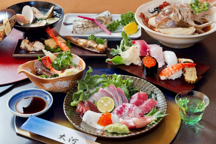 座敷個室も完備。飲み放題付きのおまかせコースもございます