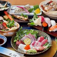 8名様までのご利用ならお座敷個室がおすすめ。周りを気にせずゆったりとお寛ぎ頂けます。おまかせコースには飲み放題も付けられますのでお気軽にご相談下さい。他季節限定のコースや一品料理も豊富にございます。