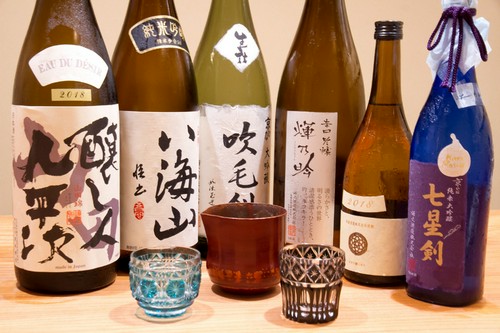 愛媛の地酒や、全国から取寄せた日本酒も楽しみのひとつ。