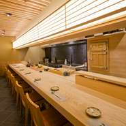 広々カウンター席ございます