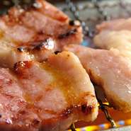 城川直送の厚切りベーコン！プリプリ食感、肉汁あふれるジューシーさがやみつきになります。